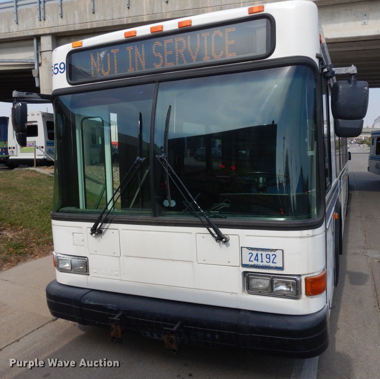 image for item HN9387 2001 Gillig G27B102N4  shuttle bus