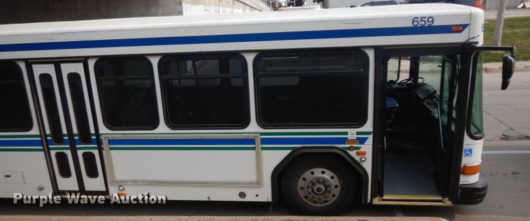 image for item HN9387 2001 Gillig G27B102N4  shuttle bus