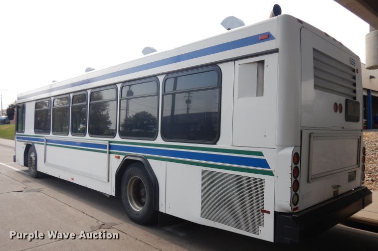 image for item HN9387 2001 Gillig G27B102N4  shuttle bus