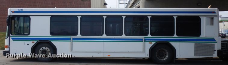image for item HN9387 2001 Gillig G27B102N4  shuttle bus