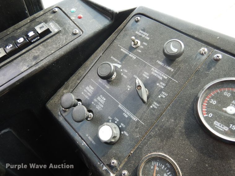 image for item HN9387 2001 Gillig G27B102N4  shuttle bus