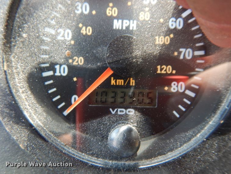 image for item HN9387 2001 Gillig G27B102N4  shuttle bus