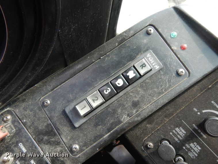 image for item HN9387 2001 Gillig G27B102N4  shuttle bus