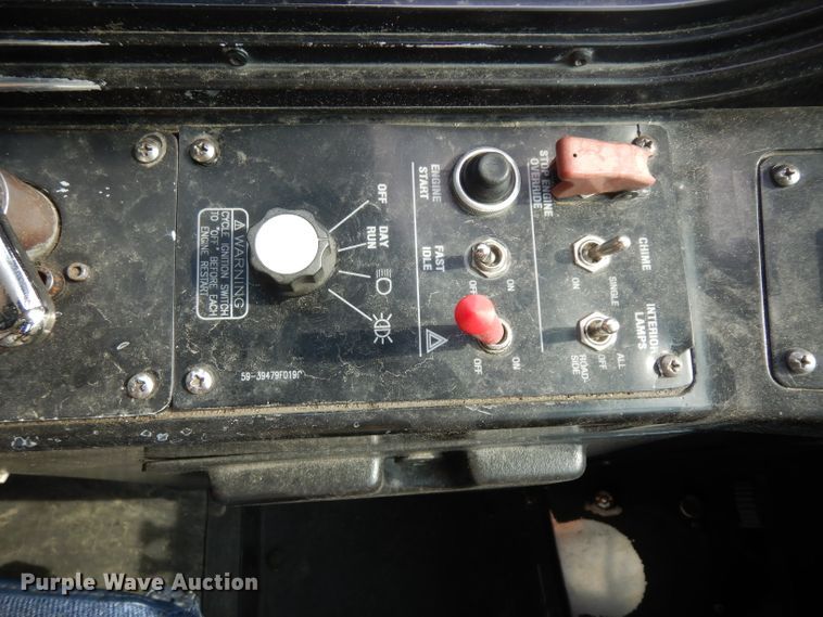 image for item HN9387 2001 Gillig G27B102N4  shuttle bus