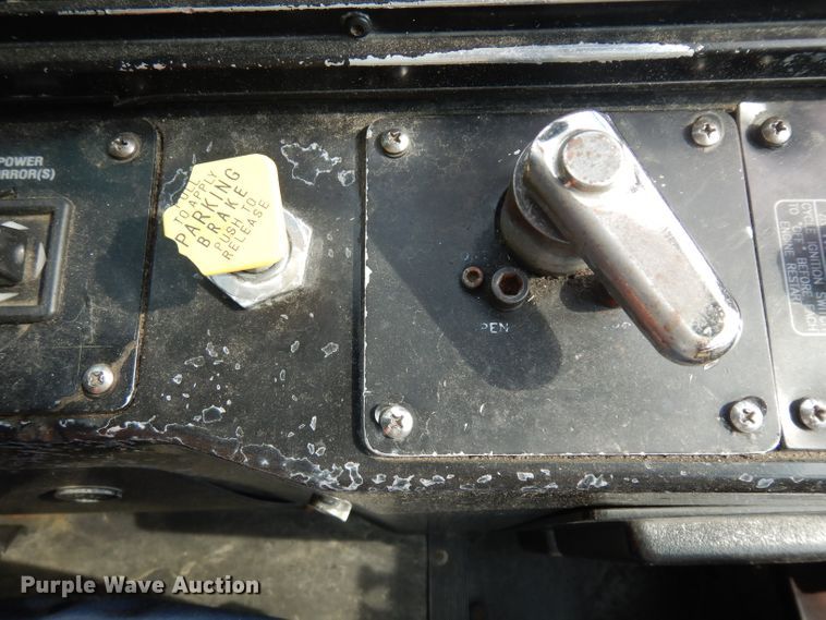 image for item HN9387 2001 Gillig G27B102N4  shuttle bus