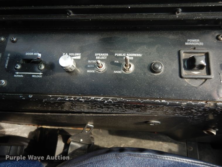 image for item HN9387 2001 Gillig G27B102N4  shuttle bus