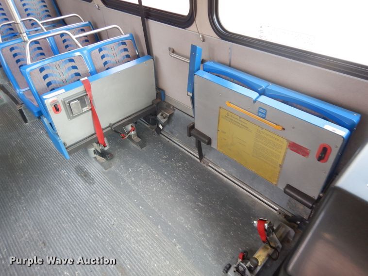 image for item HN9387 2001 Gillig G27B102N4  shuttle bus