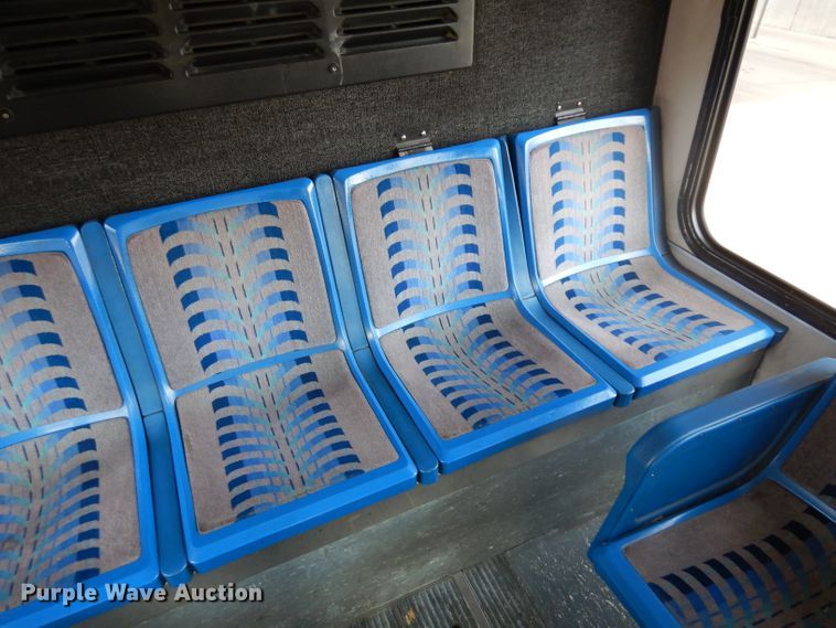 image for item HN9387 2001 Gillig G27B102N4  shuttle bus