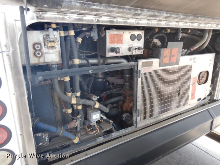 image for item HN9387 2001 Gillig G27B102N4  shuttle bus