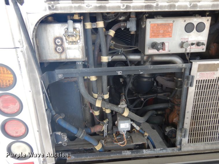 image for item HN9387 2001 Gillig G27B102N4  shuttle bus