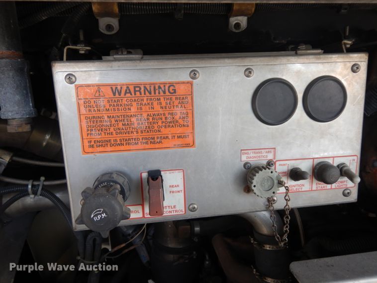 image for item HN9387 2001 Gillig G27B102N4  shuttle bus