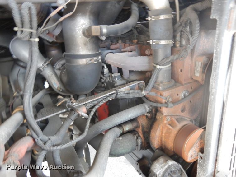 image for item HN9387 2001 Gillig G27B102N4  shuttle bus