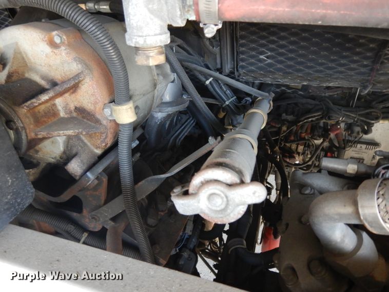 image for item HN9387 2001 Gillig G27B102N4  shuttle bus