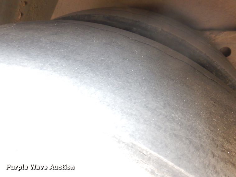 image for item HN9387 2001 Gillig G27B102N4  shuttle bus