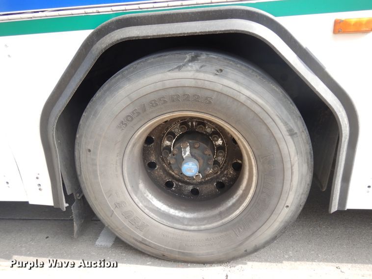 image for item HN9387 2001 Gillig G27B102N4  shuttle bus