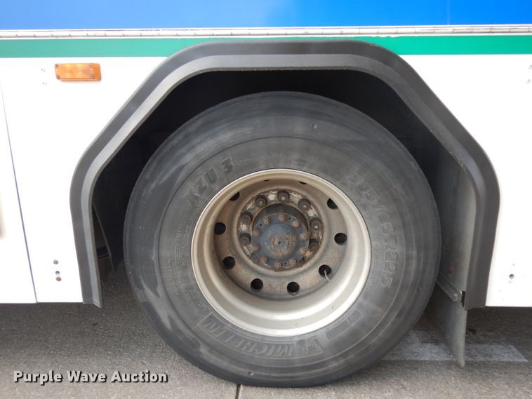 image for item HN9387 2001 Gillig G27B102N4  shuttle bus