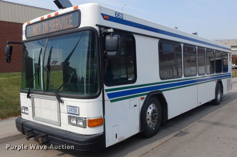 image for item HN9388 2001 Gillig G27B102N4  shuttle bus