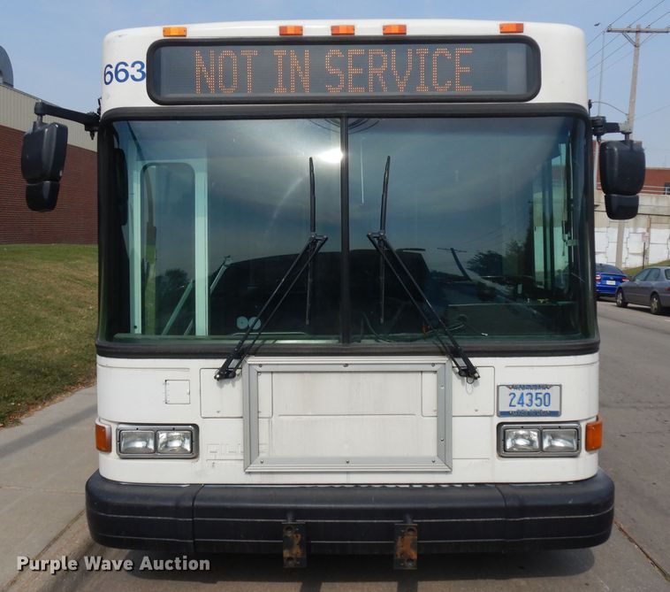 image for item HN9388 2001 Gillig G27B102N4  shuttle bus