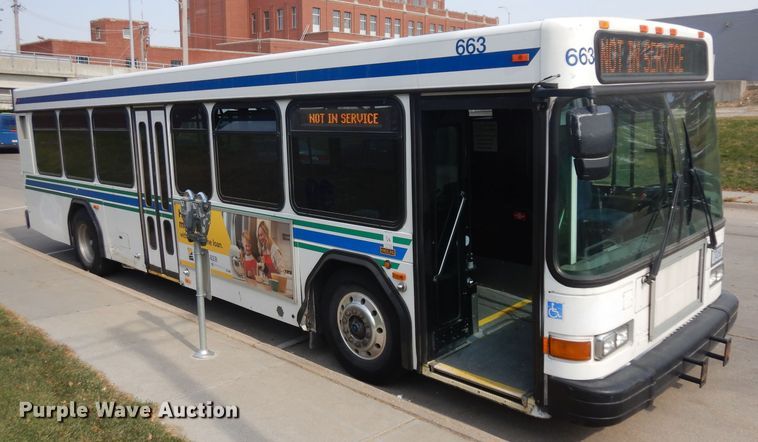 image for item HN9388 2001 Gillig G27B102N4  shuttle bus