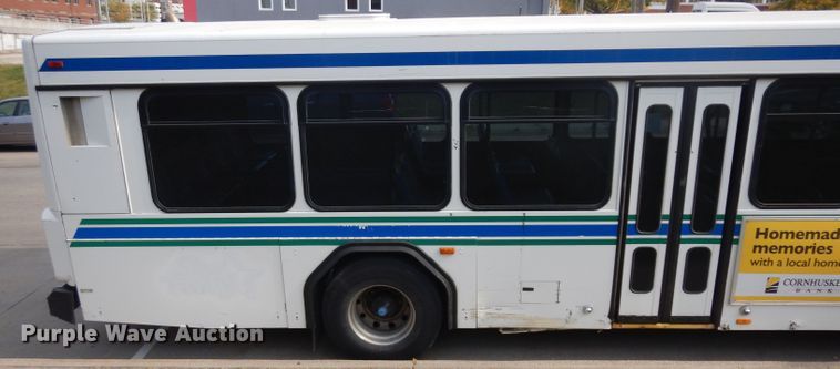 image for item HN9388 2001 Gillig G27B102N4  shuttle bus