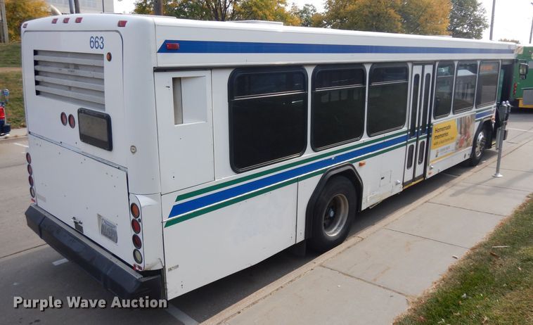 image for item HN9388 2001 Gillig G27B102N4  shuttle bus