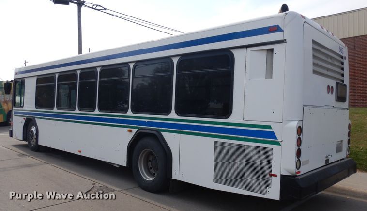 image for item HN9388 2001 Gillig G27B102N4  shuttle bus