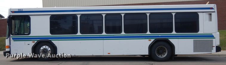 image for item HN9388 2001 Gillig G27B102N4  shuttle bus