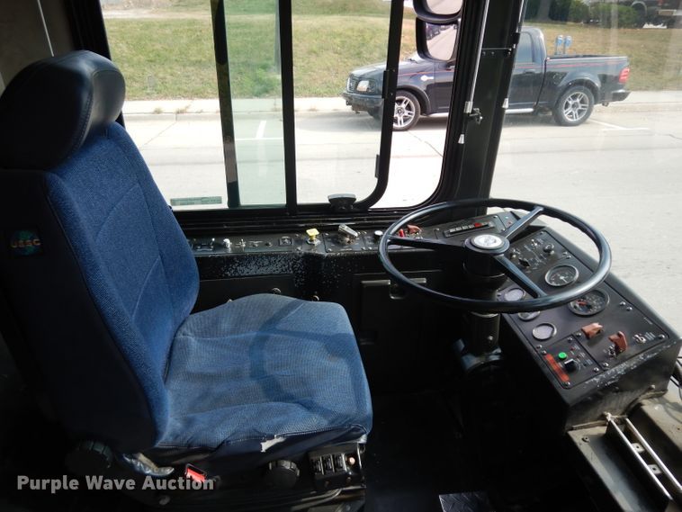 image for item HN9388 2001 Gillig G27B102N4  shuttle bus