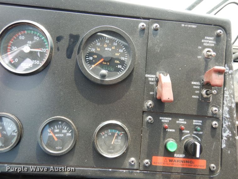 image for item HN9388 2001 Gillig G27B102N4  shuttle bus