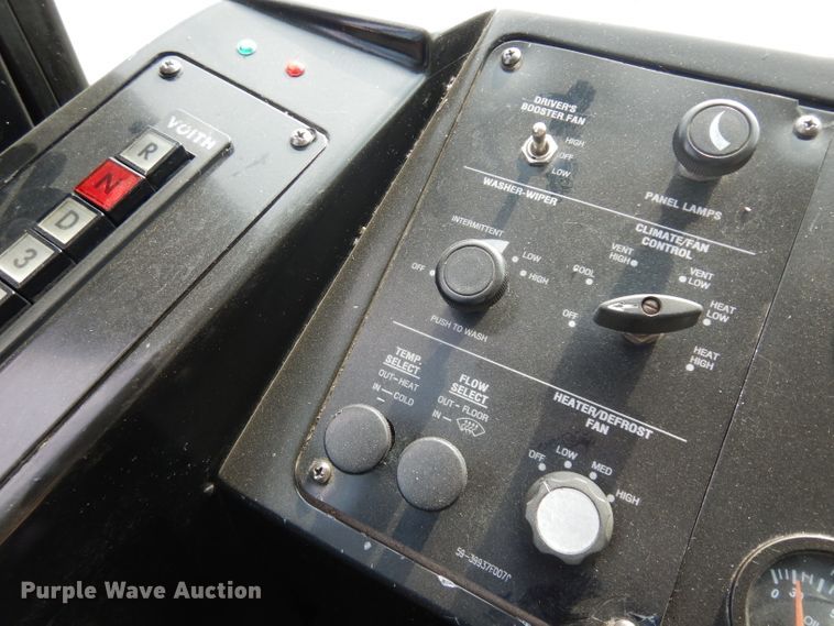 image for item HN9388 2001 Gillig G27B102N4  shuttle bus