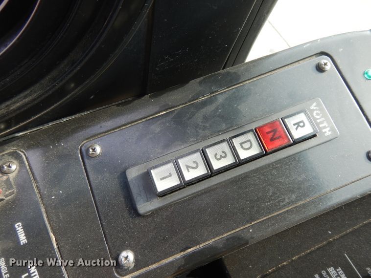 image for item HN9388 2001 Gillig G27B102N4  shuttle bus