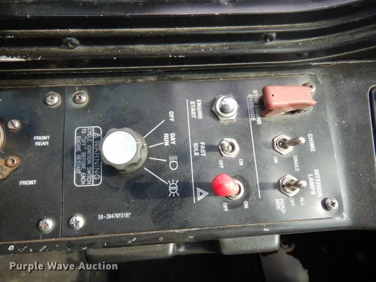 image for item HN9388 2001 Gillig G27B102N4  shuttle bus