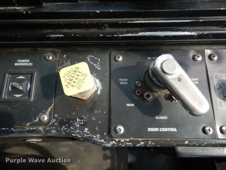 image for item HN9388 2001 Gillig G27B102N4  shuttle bus