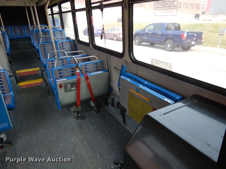 image for item HN9388 2001 Gillig G27B102N4  shuttle bus