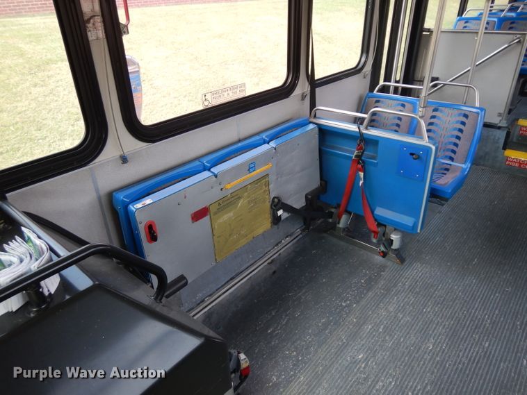 image for item HN9388 2001 Gillig G27B102N4  shuttle bus