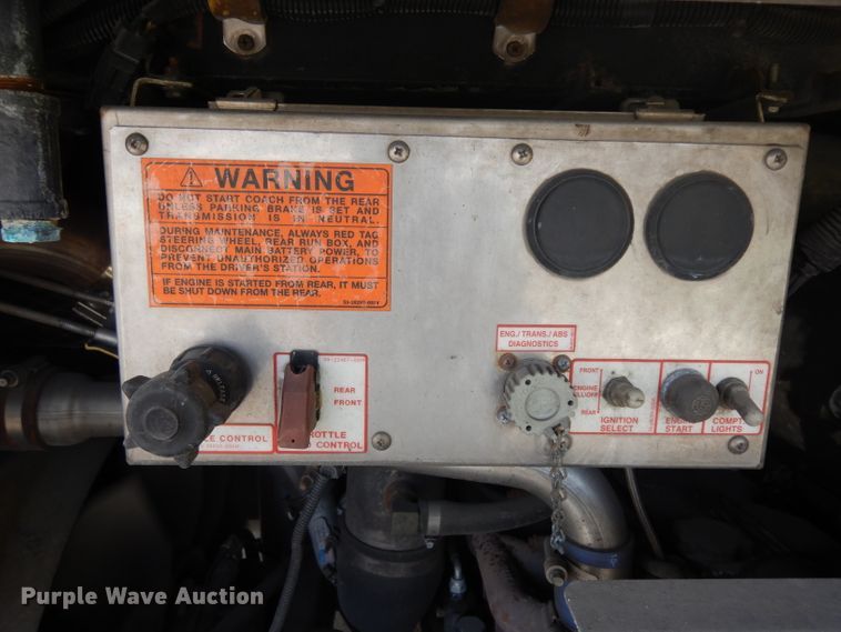 image for item HN9388 2001 Gillig G27B102N4  shuttle bus