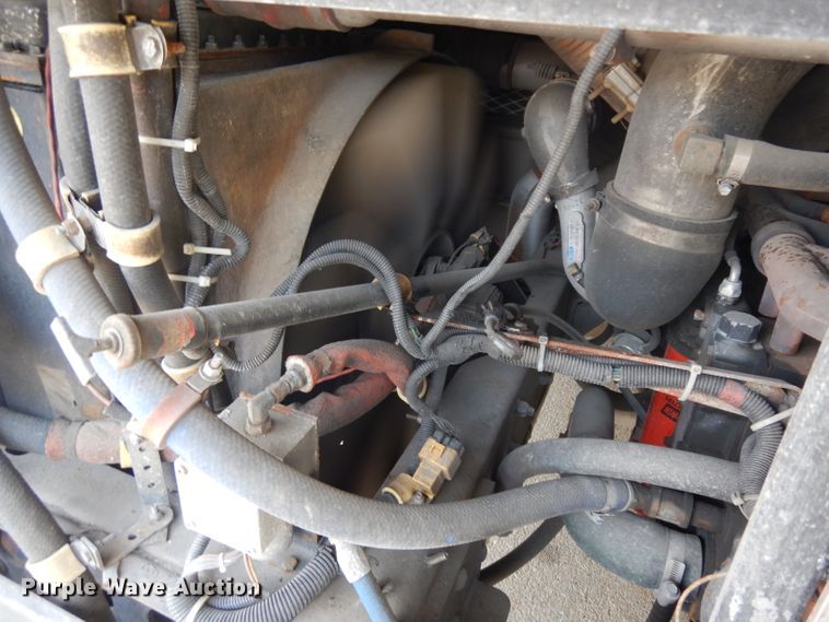 image for item HN9388 2001 Gillig G27B102N4  shuttle bus