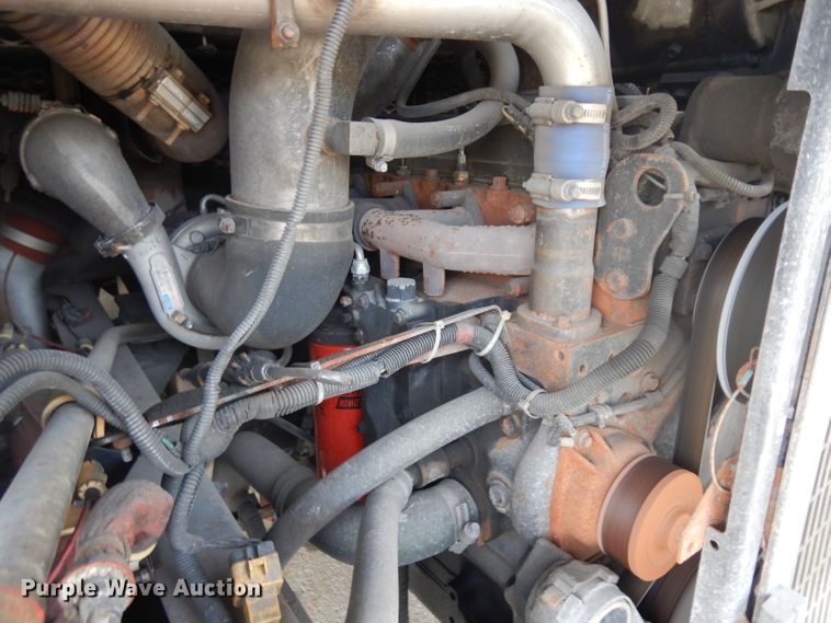 image for item HN9388 2001 Gillig G27B102N4  shuttle bus