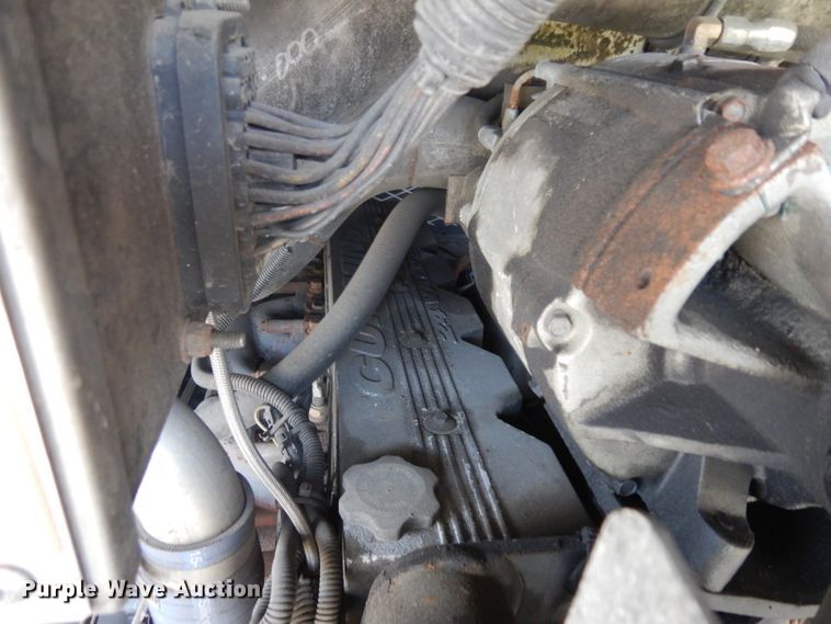 image for item HN9388 2001 Gillig G27B102N4  shuttle bus