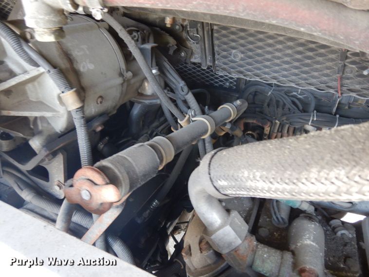 image for item HN9388 2001 Gillig G27B102N4  shuttle bus