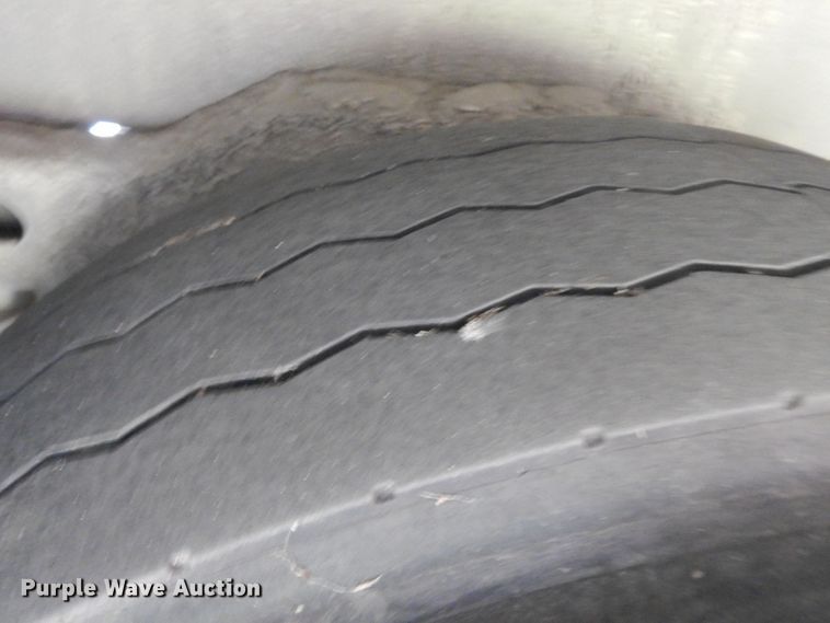 image for item HN9388 2001 Gillig G27B102N4  shuttle bus