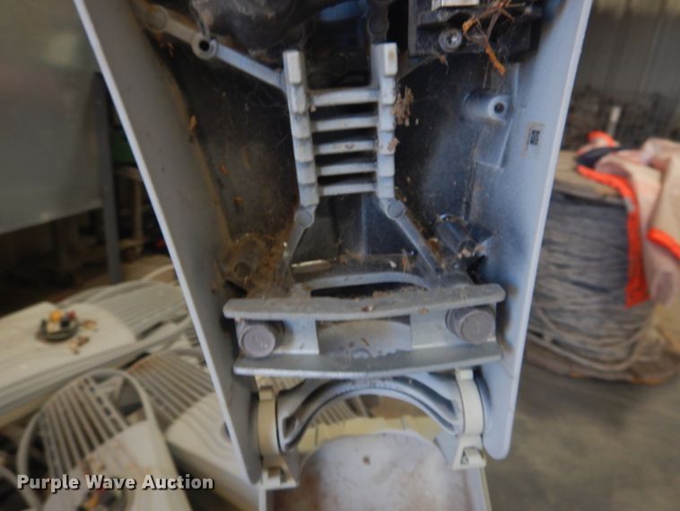 image for item HO9186 Approximately 40 Cree street lights