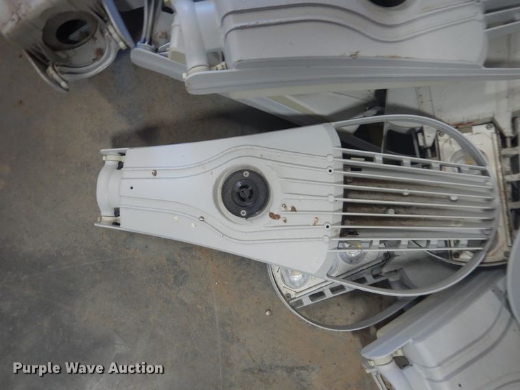 image for item HO9186 Approximately 40 Cree street lights