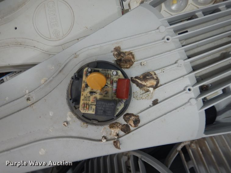 image for item HO9186 Approximately 40 Cree street lights