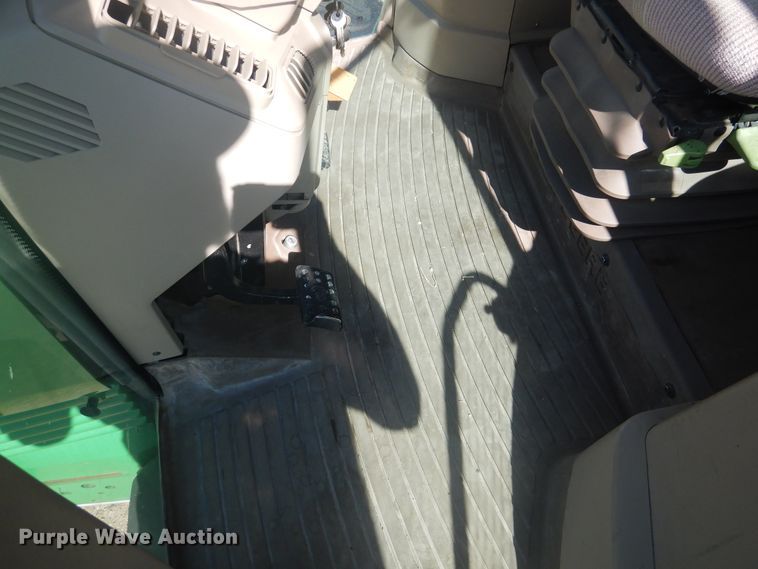 image for item HO9229 John Deere 7230  tractor