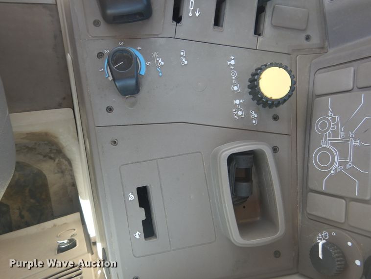 image for item HO9229 John Deere 7230  tractor