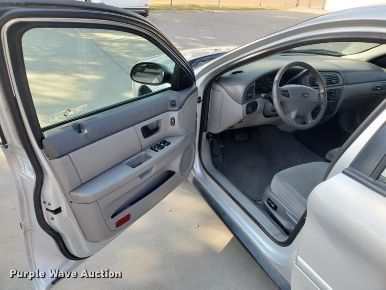 image for item HO9720 2003 Ford Taurus SE