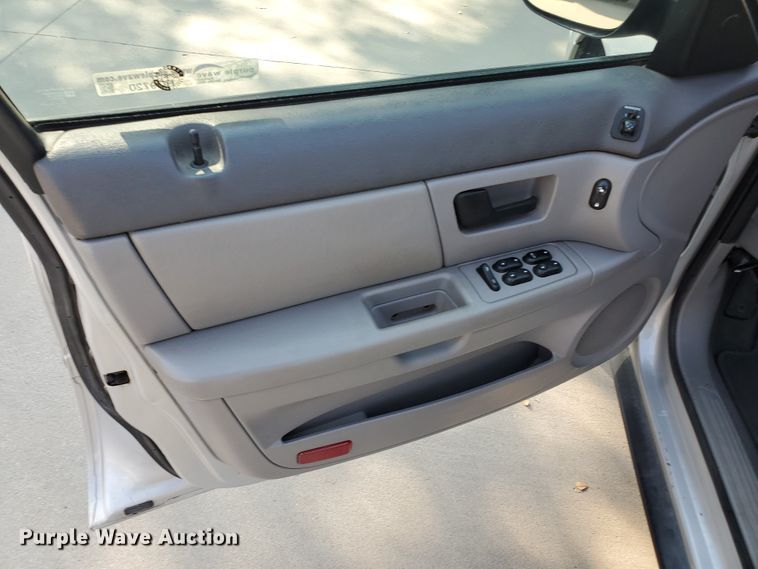 image for item HO9720 2003 Ford Taurus SE