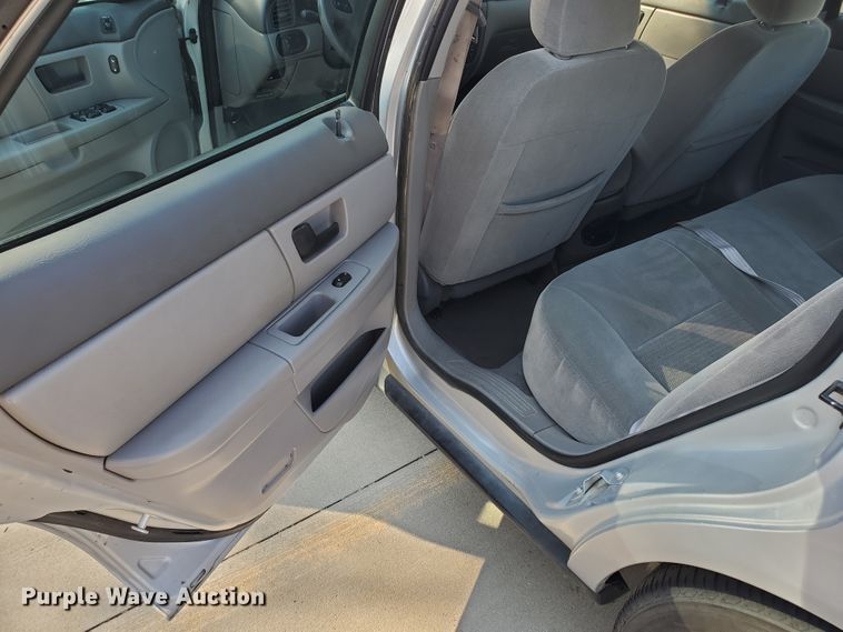 image for item HO9720 2003 Ford Taurus SE