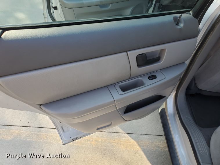 image for item HO9720 2003 Ford Taurus SE